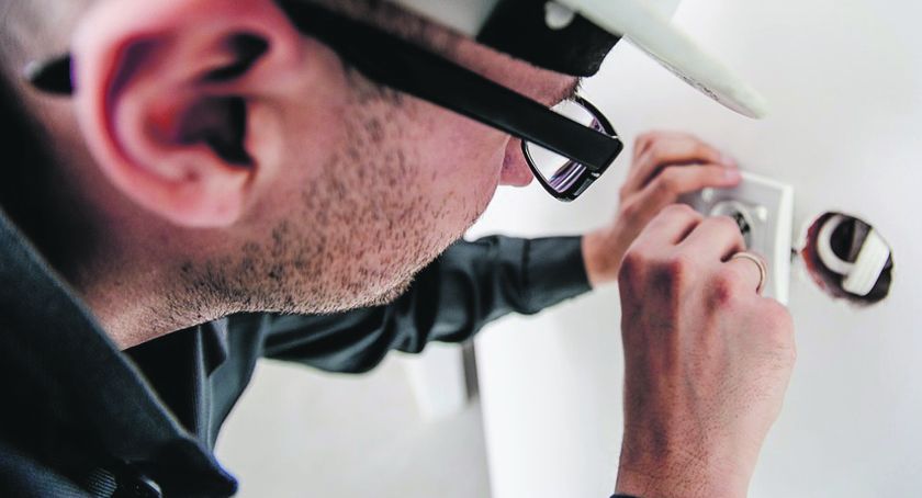 Jeszcze lipcowy wzrost liczby osób bez pracy w powiecie, porównując do roku 2019, był prawie dwukrotnie większy niż w maju. Natomiast w sierpniu przyrost wyhamował, ale wciąż jest wysoki