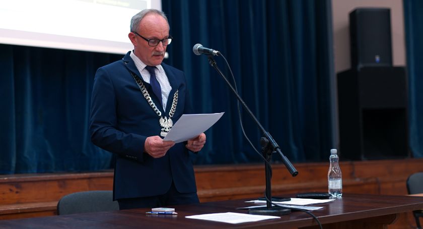 Obrady tym razem prowadził Andrzej Blajer, wiceprzewodniczący Rady Miejskiej w Krajence