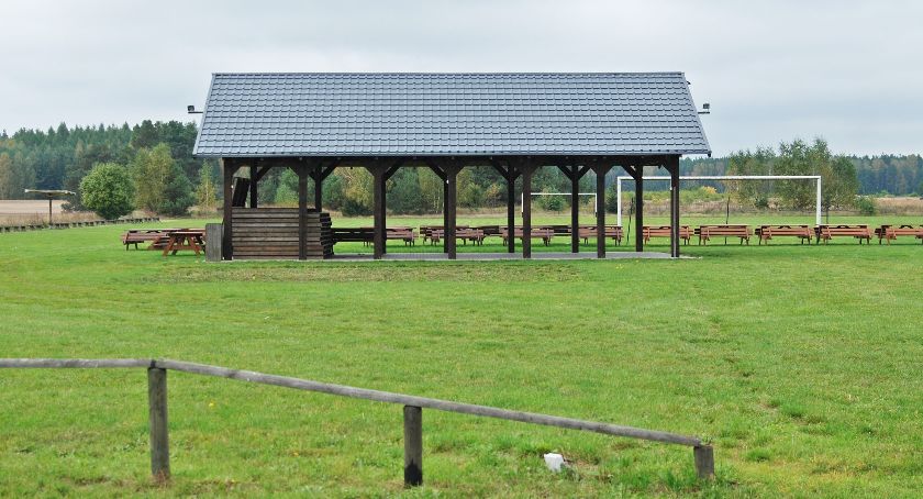 Świetlica według obecnej koncepcji miałaby stanąć przed budynkiem wiaty integracyjnej