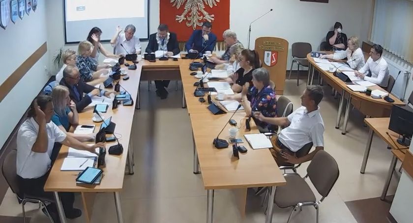 Ostatnio, mimo pandemi, zakrzewsccy rajcowie pracowali intensywniej niż zwykle (zdjęcie archiwalne: zostało wykonane zanim wprowadzono obowiązek noszenia maseczek)