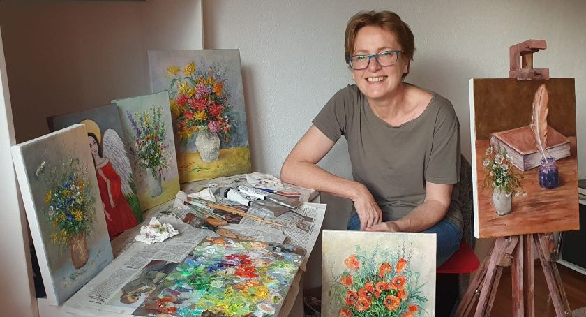 Choć Jolanta Małecka podjęła także inną pracę nie rozstaje się ze sztalugą i nadal maluje