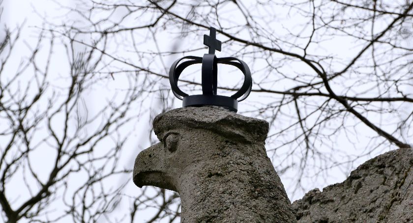 Autorem pomnika jest m.in. Zygfryd Korpalski