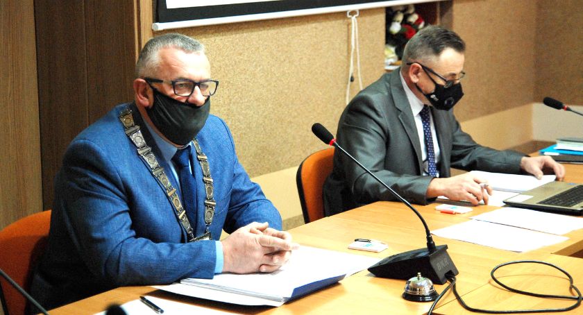 Sławomir Czyżyk podkreślał, że problemy w temacie oświaty biorą się z niewystarczającej, rządowej subwencji i należy to komunikować społeczeństwu