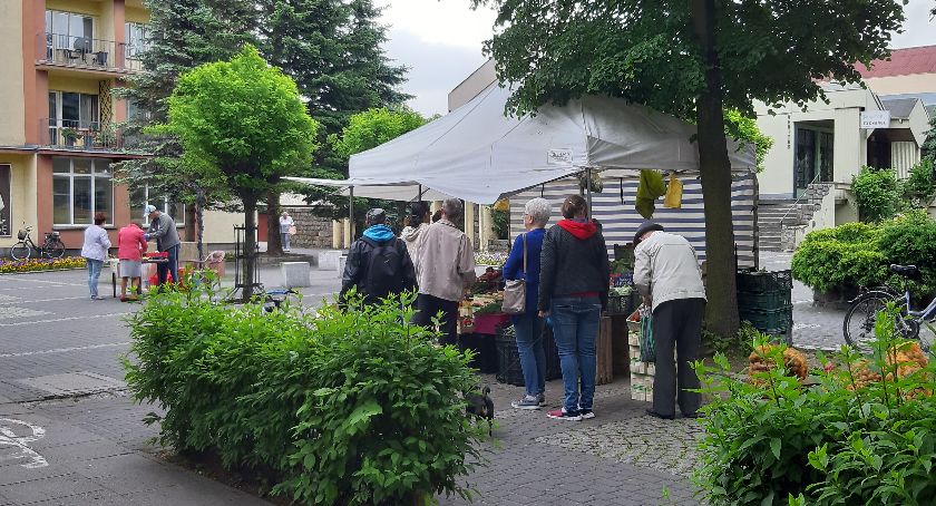 Od lat handel odbywa się m.in. w tym miejscu. W ciemno można zakładać, że w tym roku straganów będzie tutaj znacznie więcej
