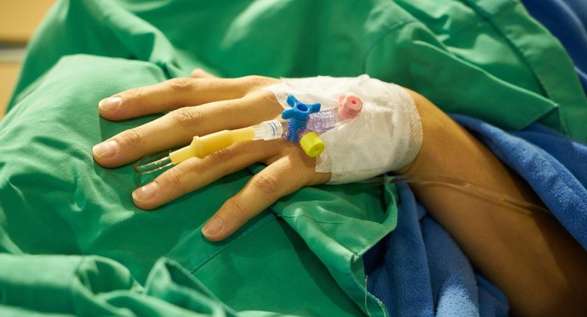 Złotowski szpital zobligowany jest do zapewnienia ośmiu łóżek obserwacyjnych dla pacjentów z podejrzeniem zakażenia SARS – CoV–2. Obecnie wszystkie są wykorzystane (fot. Pixabay)
