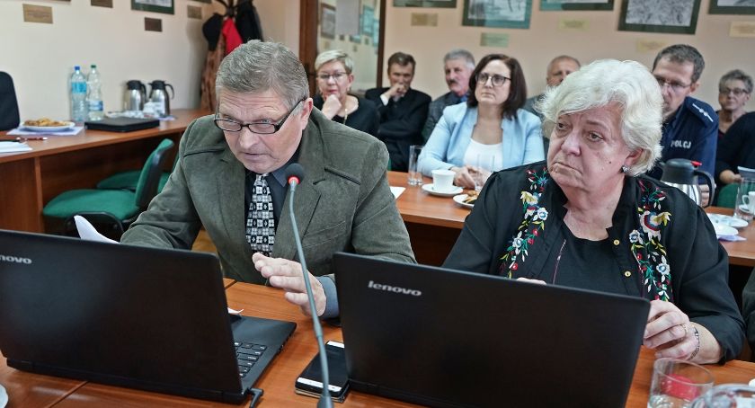 O tym, że zbyt duże pieniądze znów mają trafić do miasta, zamiast na wieś mówił radny Edmund Szcześniak