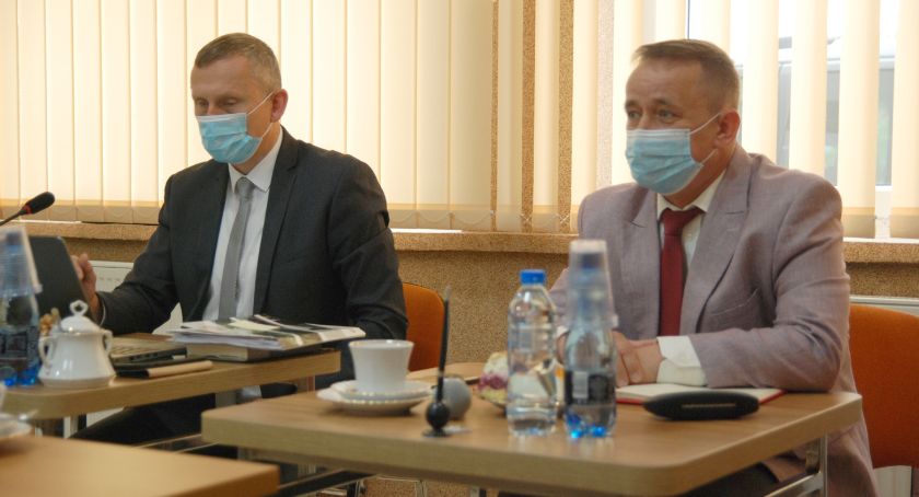 W sesji brał udział m.in. Jarosław Maciejewski. Radny sejmiku wojewódzkiego przywiózł dobre wiadomości do gminy Złotów na temat dotacji 