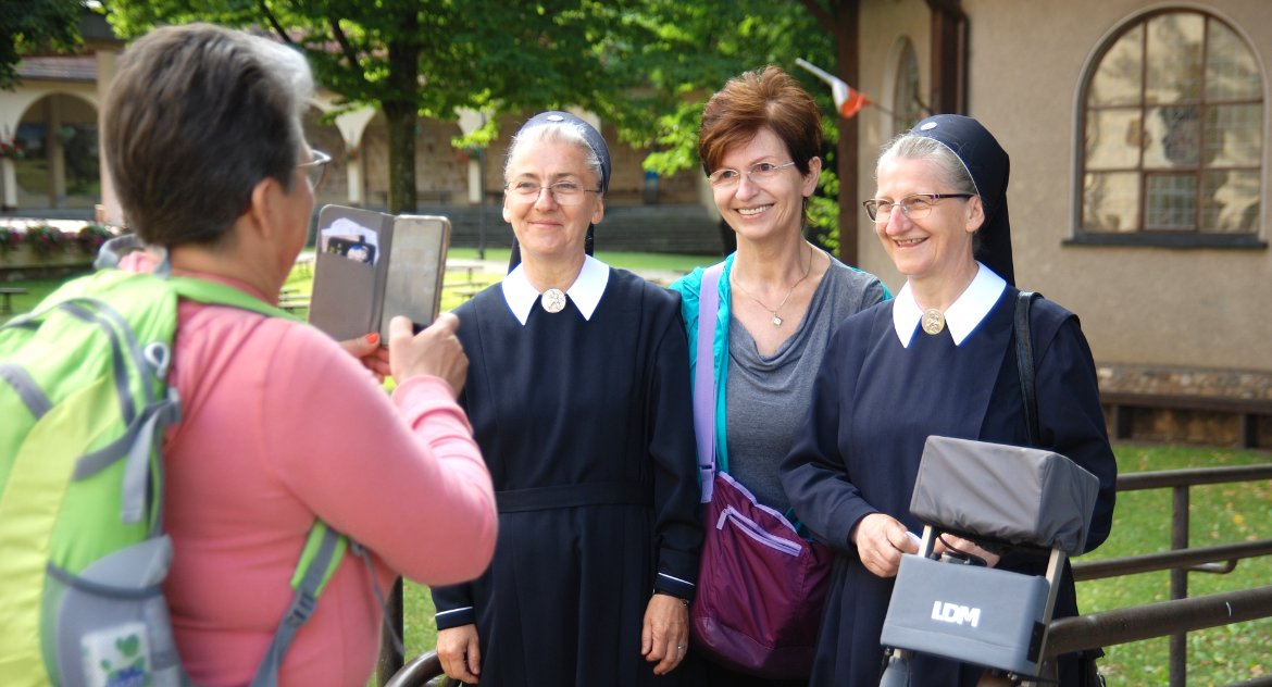 Kościół Religia, Siostry Kapeja powołane przez - zdjęcie, fotografia