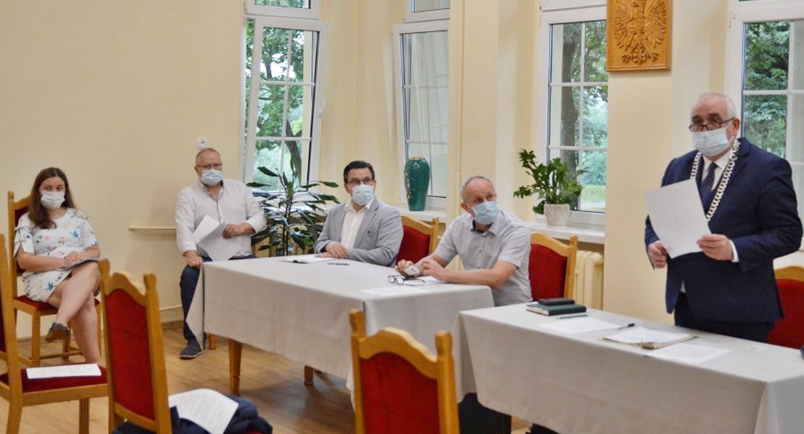Zarobki i stan posiadania krajeńskich radnych jest zróżnicowany. Wiele zależy od tego gdzie pracują, bądź jaką prowadzą działalność