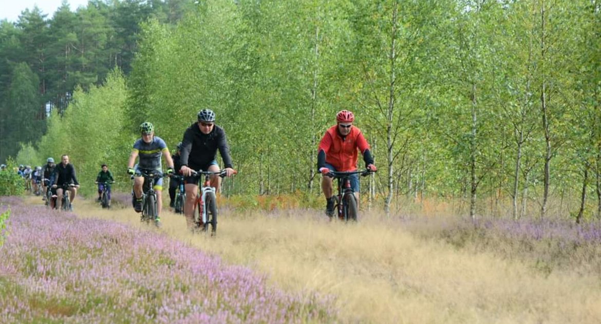 Blisko 60 rajdowiczów z Płytnicy pokonało prawie 60 km (fot. Wojciech Ostapowicz)