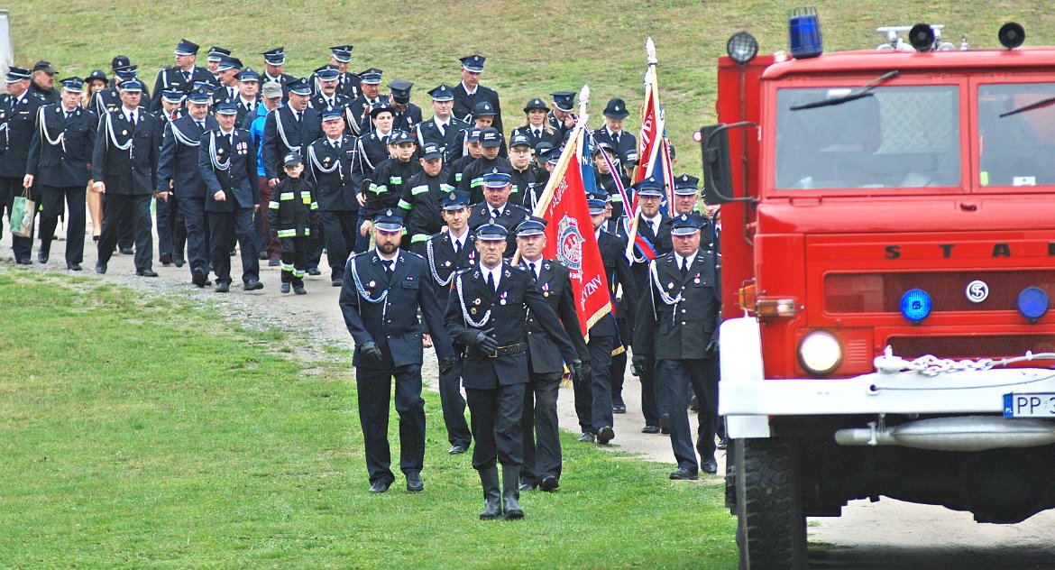 Straż pożarna, Dźwierszno młodzi ślubują potęgę - zdjęcie, fotografia