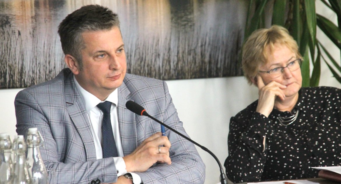 – Jaki macie inny pomysł, żeby dać bodziec do rozwoju – pytał radnych burmistrz Adam Pulit