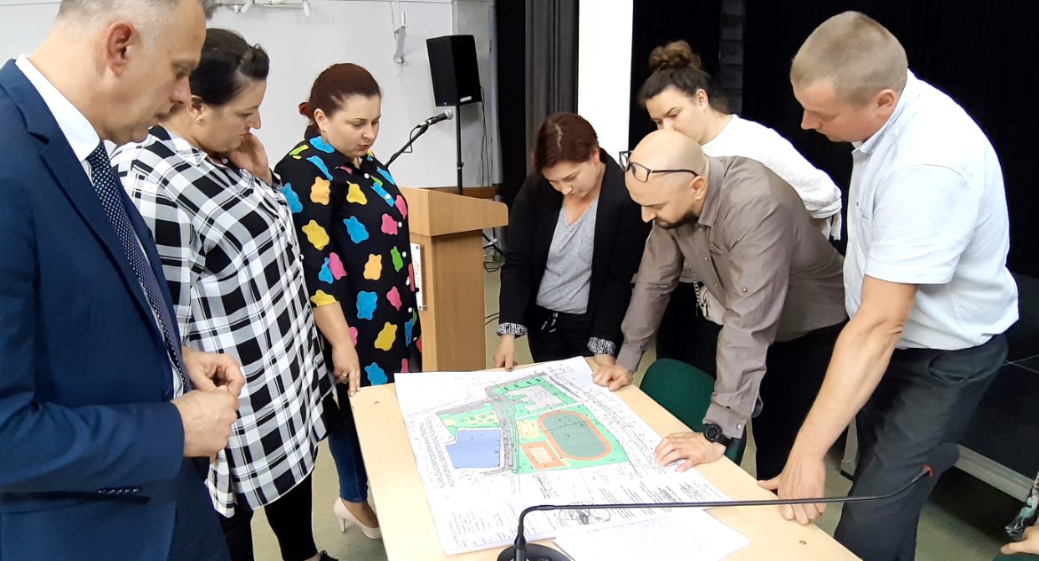 Podczas sesji radni również zapoznali się z koncepcją na zagospodarowanie edukacyjno-sportowej części Tarnówki 