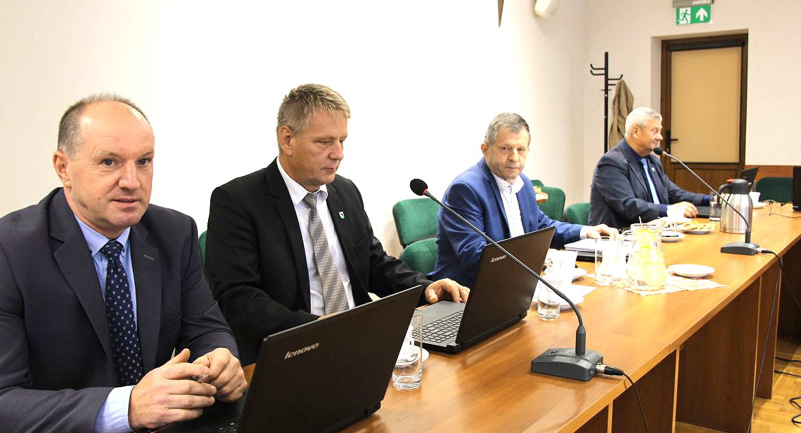 W czasie sesji nie zabrakło pytań o aktualnie dziejące się w gminie zadania