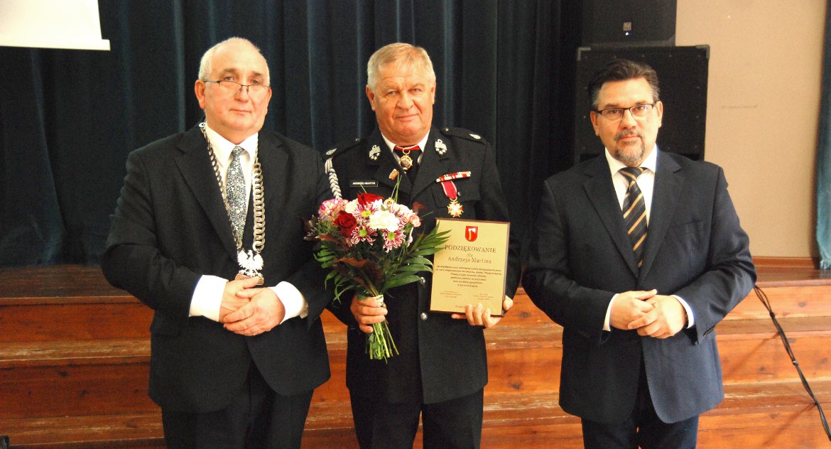 Podczas obrad dziękowano Andrzejowi Martinowi, wieloletniemu prezesowi OSP w Krajence