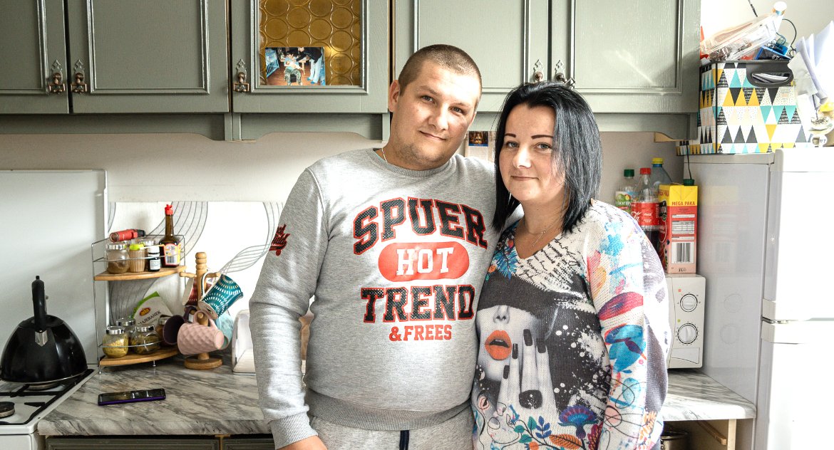 Państwo Jarosz adoptowali trójkę dzieci, jednak bez większego mieszkania trudno będzie je wychowywać 