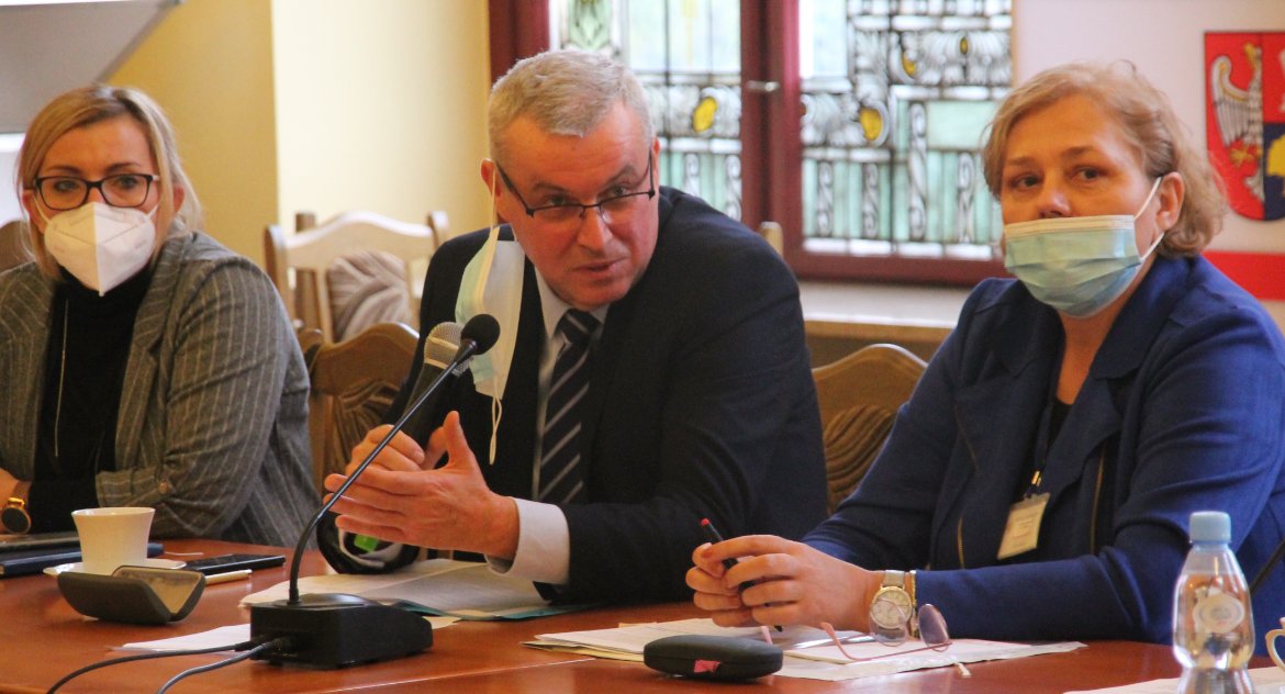 - Problem jest potężny - przyznał dyrektor Bobruk