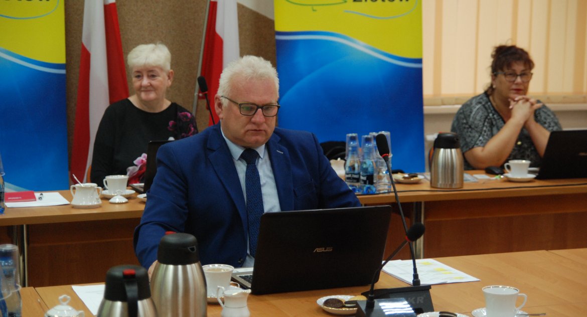 W czasie posiedzenia komisji radni decydowali m.in., które z dróg gminnych będą poddawane emulsjonowaniu. 