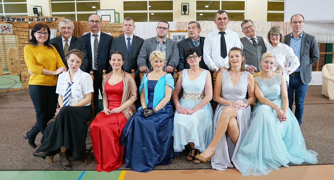 I już po wszystkim. Wspólne zdjęcie po udanej próbie generalnej, już w kostiumach 