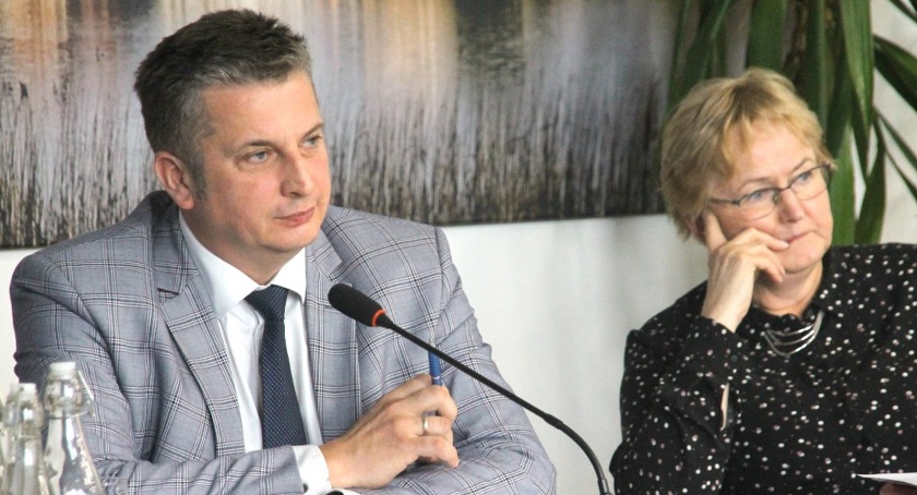W końcu i burmistrz zrozumiał, że z radnymi nie wygra, że trzeba rozmawiać.