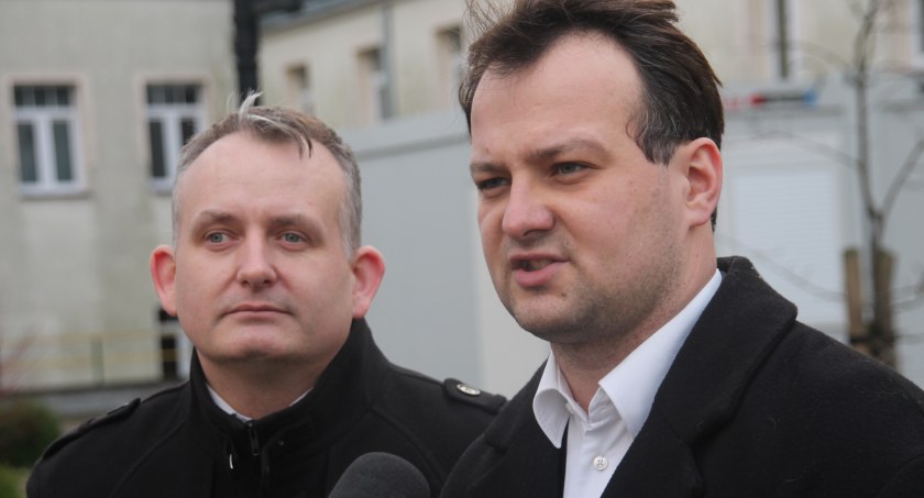 Zdrowie Uroda Szpital, Dyrektor szpitala odejść grzmi opozycja - zdjęcie, fotografia