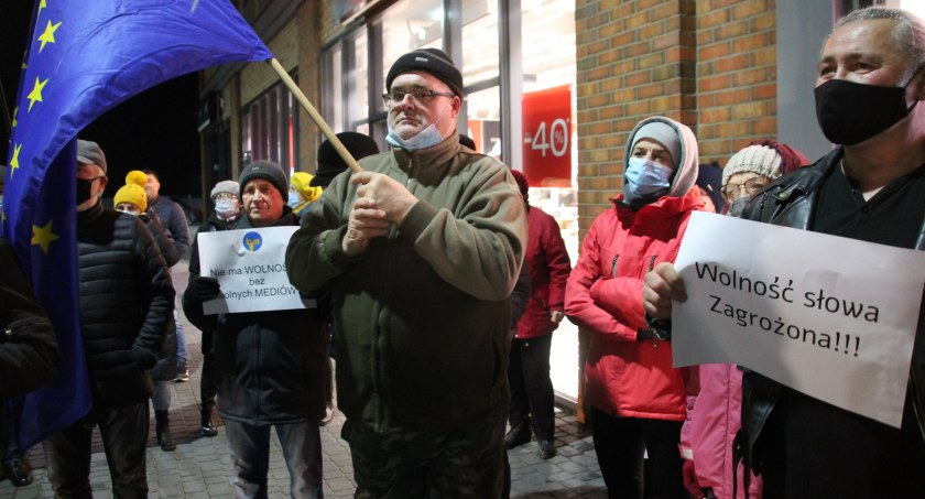 Manifestacja rozpoczęła się przy złotowskiej galerii handlowej