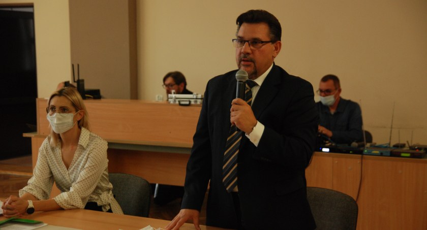 Burmistrz podwyżkę dostał na grudniowej sesji. Otrzyma jeszcze wyrównanie od sierpnia