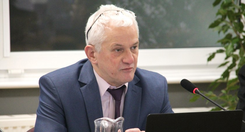 - Takiego absurdu u pana dyrektora jeszcze nie widziałem - ocenił radny Koronkiewicz