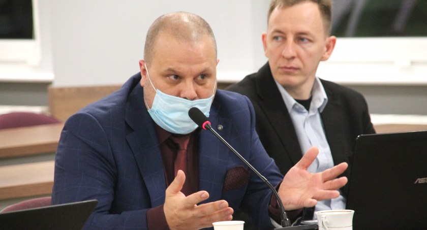 – Hala powinna być otwarta bez przerw, powinien być do niej stały dostęp. Popołudniami, w takie okresy jak ferie czy w weekendy, a przynajmniej w soboty. Ma na siebie zarabiać