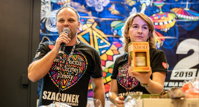 Charytatywnie, szczytny złych emocji - zdjęcie, fotografia