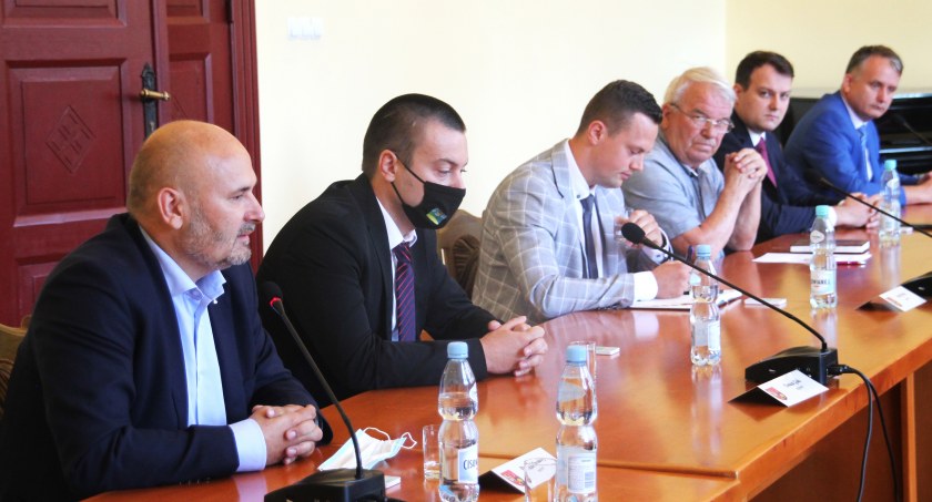 Budżet na 2022 rok przeszedł 11 głosami ZA i przy siedmiu głosach wstrzymujących