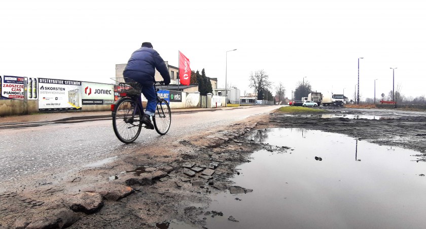 Planowane są także obrzeża zaporowe, żeby nie dochodziło do łamania asfaltu od strony placu ładunkowego