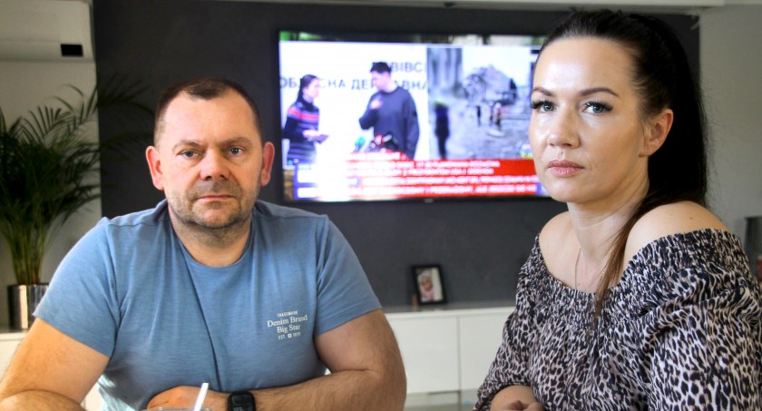 Telewizory – z powodu wojny to one, od kilkunastu dni, niemal nieustannie przyciągają naszą uwagę. Podobnie jest z Piotrem i Beatą Bireckimi. Śledząc codzienne wiadomości, zdecydowali się przyjąć uchodźców