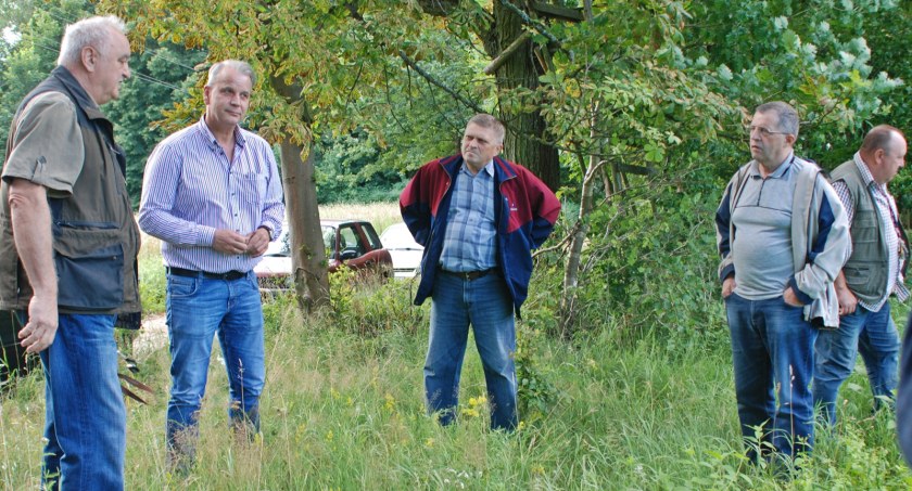 Swego czasu kilkunastoosobowa komisja z gminy Łobżenica wizytowała poletka należące do OHZ Kujan. Łącznie jest to 25 hekatów - zarówno w lasach, jak również na ich skraju