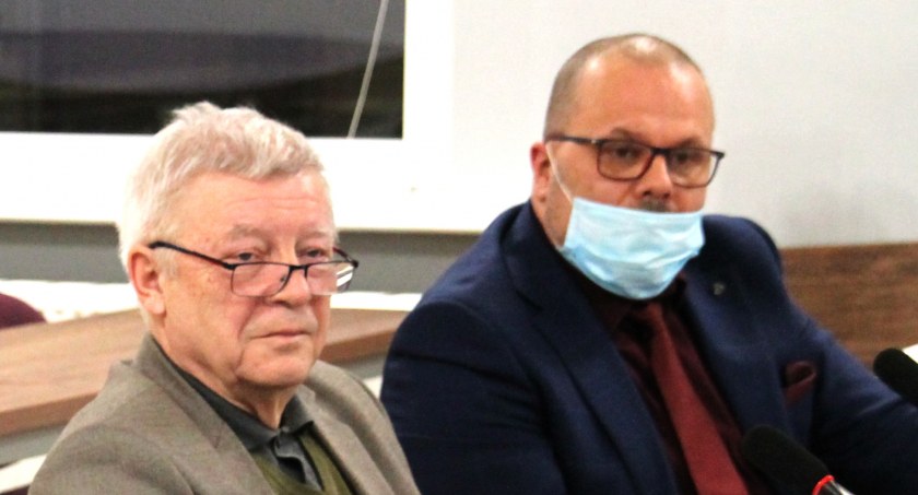 Radni są oburzeni tym, że burmistrz i nikt z jego najbliższego otoczenia, ponownie nie zjawili się na sesji