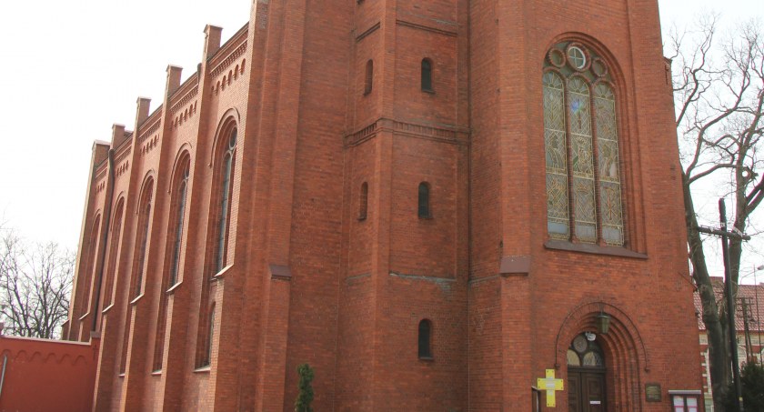 Kościół Religia, Witraże czerwonego kościoła Jastrowiu odzyskają świetność - zdjęcie, fotografia