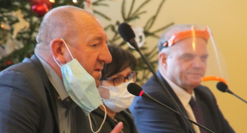 Póki co dyrektorem SP w Krajence jest Andrzej Pietrzak, pełniący też mandat radnego powiatowego, wcześniej członka zarządu powiatu