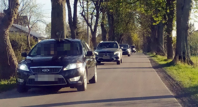 Drogi i komunikacja, Chcą szerszej drogi przez Augustowo - zdjęcie, fotografia