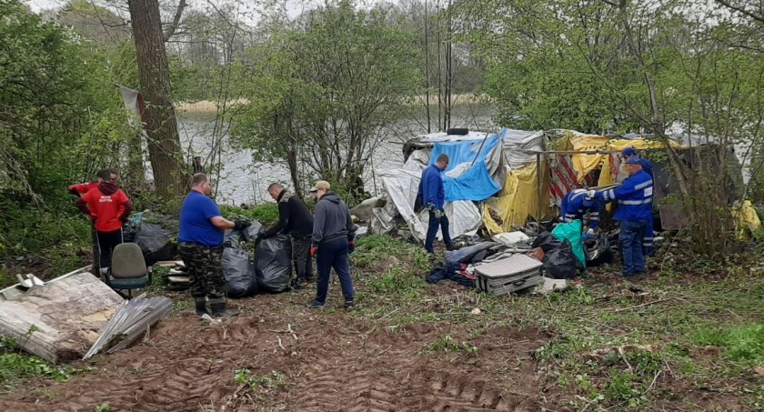 By wywieźć odpady trzeba było użyć ciężkiego sprzętu