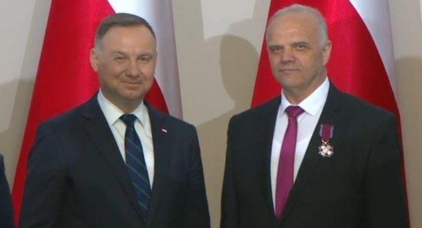 Samorządowcy, Prezydent odznaczył starostę złotowskiego Ryszarda Goławskiego - zdjęcie, fotografia