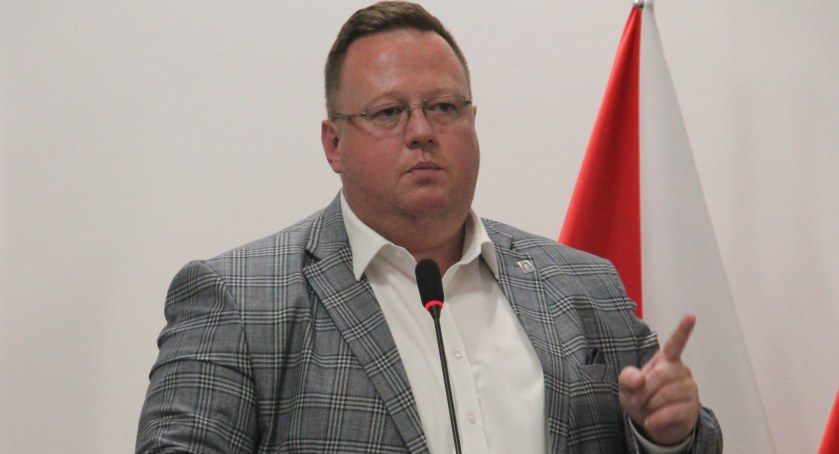 – Pan burmistrz mocno rozmija się z prawdą – W. Buczek skomentował wypowiedzi A. Pulita. Jak przyznał, skomentował je w bardzo kulturalny sposób