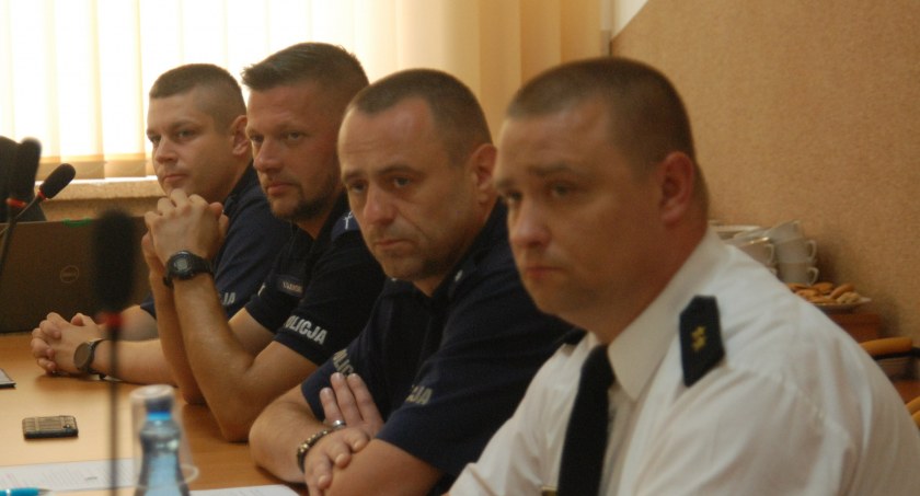 Samorządowcy, Przydałoby więcej policji - zdjęcie, fotografia