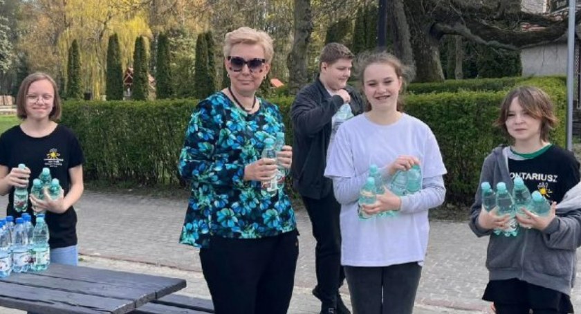 Aleksandra Baumann pracowała już jako wicedyrektor. Jak podają władze gminy, ma doświadczenie. Na zdjęciu w ramach działania z grupą PoMocni (fot. SP w Łobżenicy)
