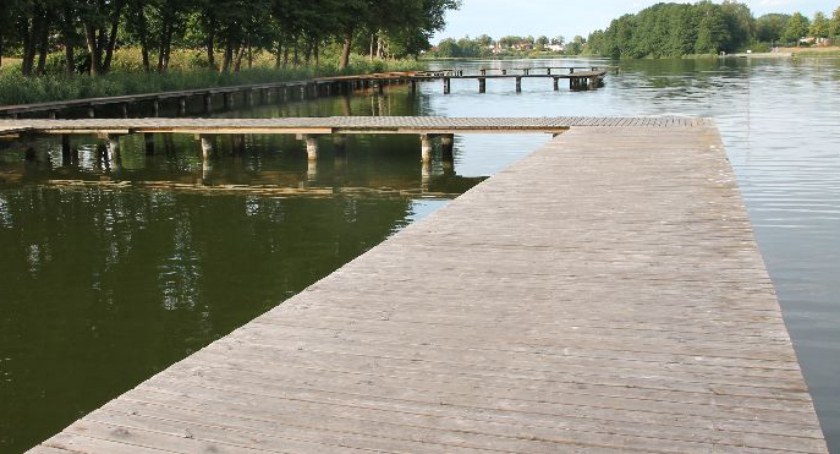Komunikaty i przetargi, Czerwona flaga złotowskiej plaży - zdjęcie, fotografia