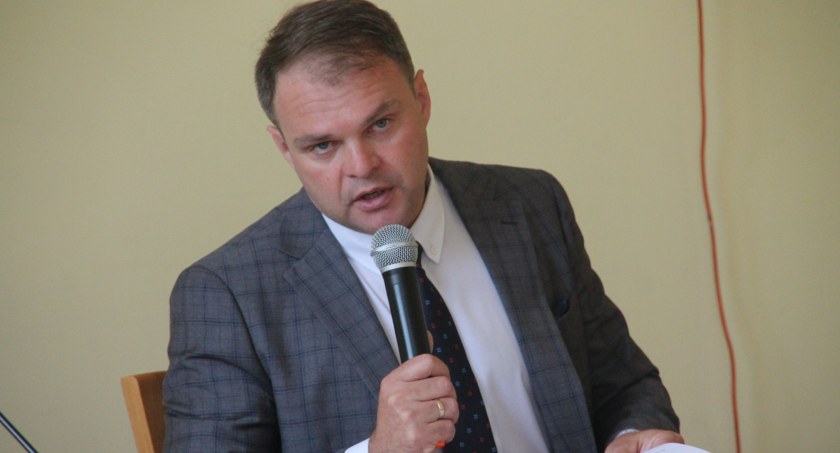Julian Brewka przyznał, że sytuacja wygląda tak, jakby wojewoda rozzłościł się na radę za to, jak zachowała się w sprawie dotyczącej W. Fidurskiego i K. Godlewskiego