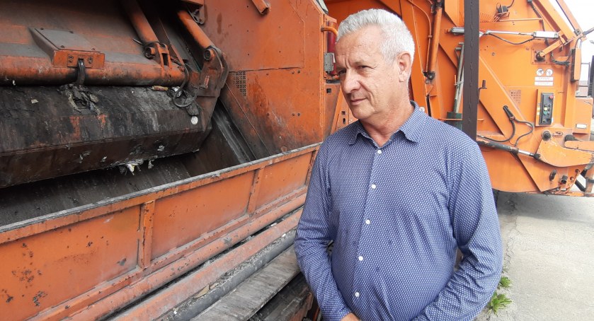 Prezes Mariusz Walter uświadamia, że Novago codziennie wysyła aż kilkadziesiąt maili w sprawie niewłaściwego segregowania odpadów przez mieszkańców