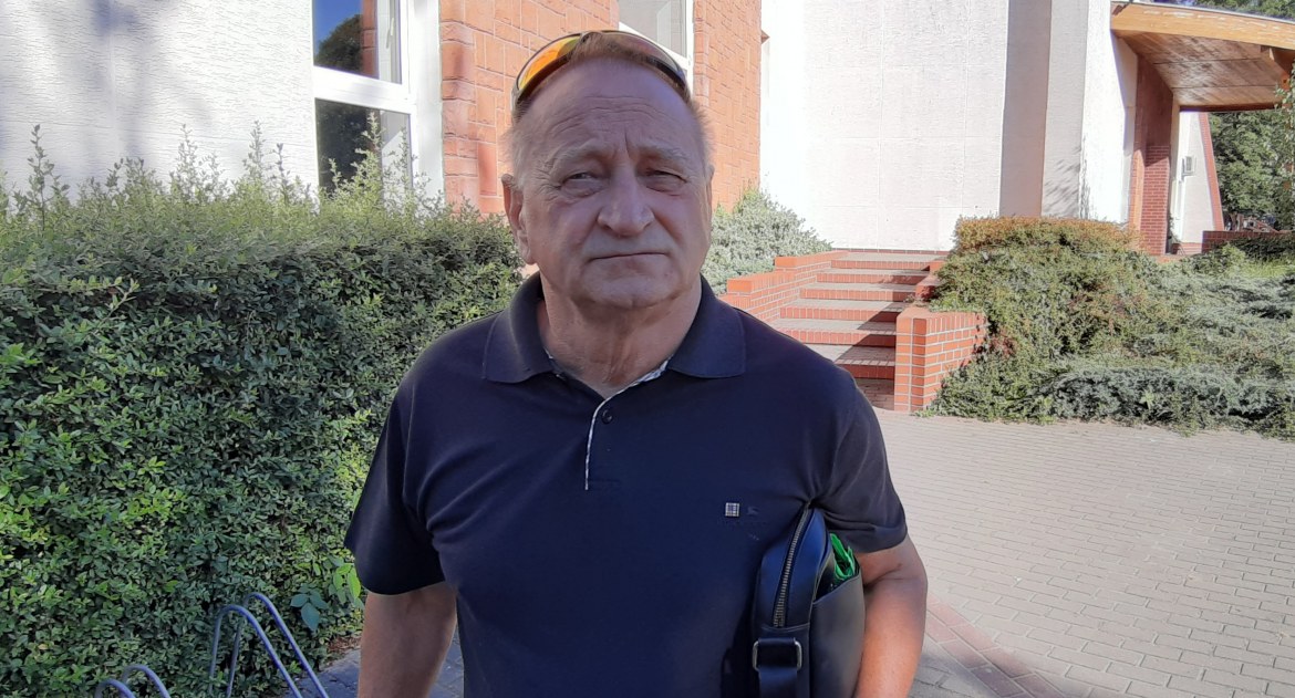 A. Maj zgłosił sprawę do burmistrza, licząc na to, że skutecznie w nią zaingeruje. Był też u dyrektora ZCAS, ale, jak mówi, ten wyprosił go z gabinetu