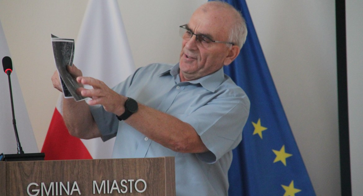 Kazimierz Kaufka doliczył się ponad setki wyciętych drzew. Podczas sesji wprost nazwał burmistrza przestępcą