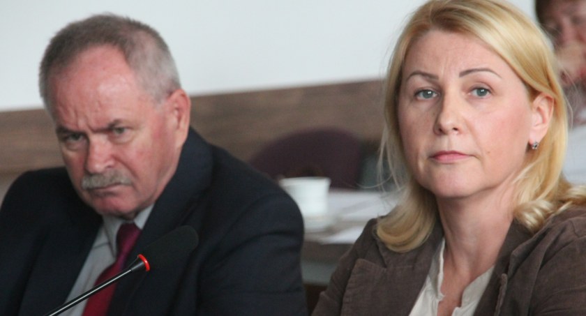 Radna M. Wegner również przekonywała do konieczności przeprowadzenia kontroli przez komisję rewizyjną.
