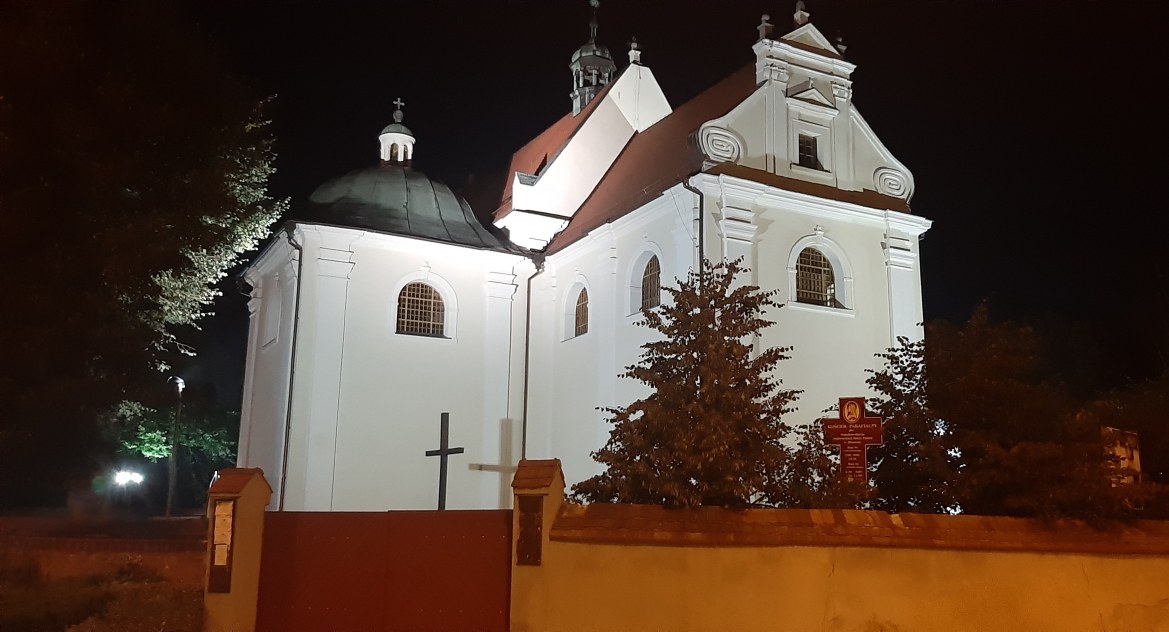 Aby szukać oszczędności, proponowane jest wyłączanie nie tylko oświetlenia kościołów, ale też innych budynków, ulic czy promenady
